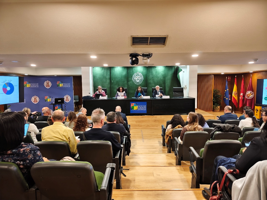 Mesa presidencial durante el acto de apertura del IX Congreso Internacional de Docentes de Ciencia y Tecnología.