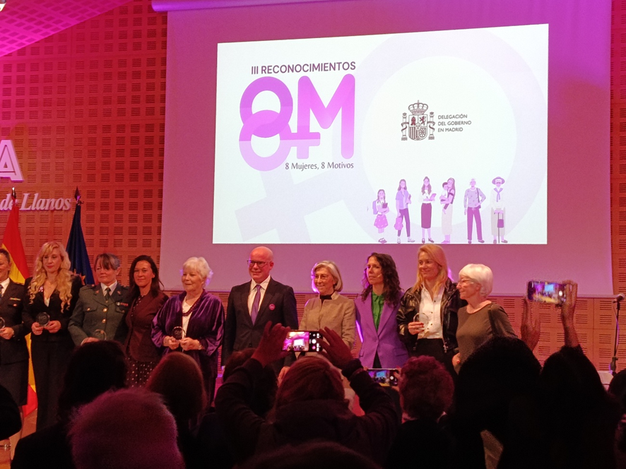 Reconocimiento al talento y la lucha femenina: un momento de la entrega de los III premios «8M. 8 Mujeres, 8 Motivos» en el Espacio Mujeres de Madrid (EMMA), donde se dieron cita las galardonadas y representantes institucionales.

